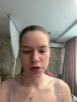 Chat XXX en directo de PeachCheeks_
