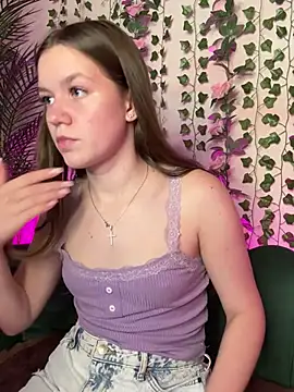PeachCheeks_'s Live XXX Chat