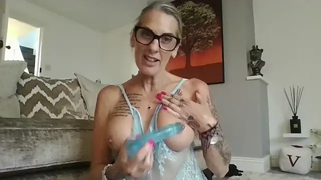 Busty-MorganXX ওয়েবক্যাম শো