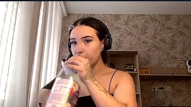 Show modela SharikaBabecki na web-kameri