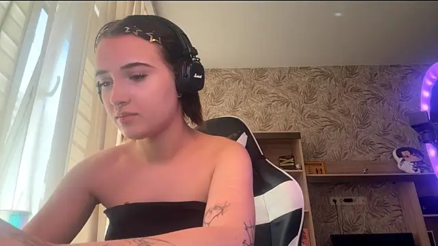 Chat +18 de SharikaBabecki ao vivo
