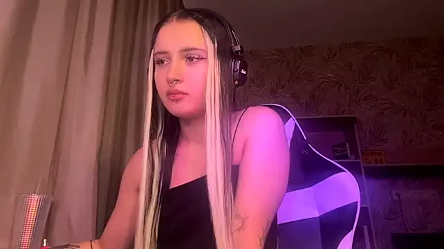 SharikaBabecki's Webcam Show