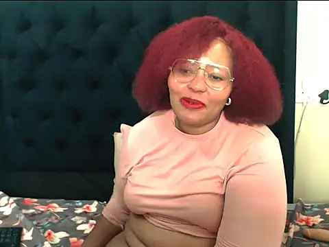 Chat +18 de EbonySkyeXX ao vivo