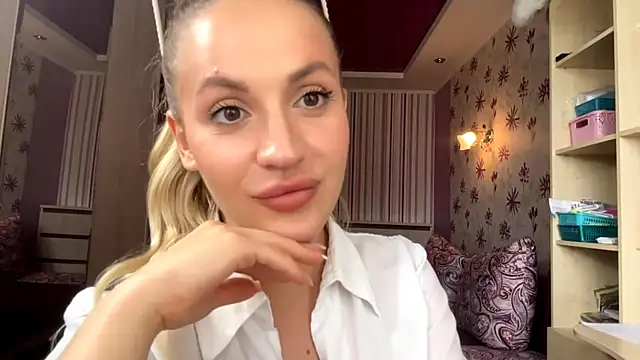 Show modela CelineBetzel na web-kameri