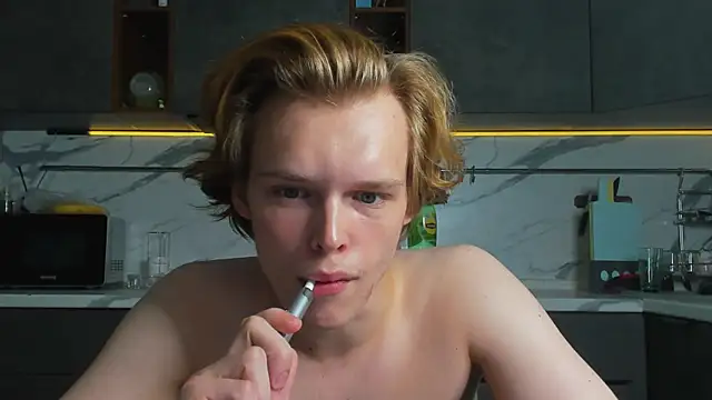 lolKenDowson Show in webcam