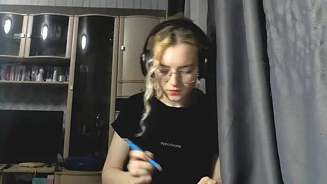 Adelinetre – Live XXX-chat