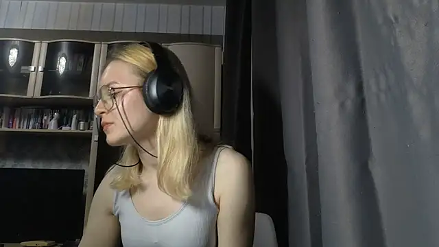 Živý XXX chat Adelinetre