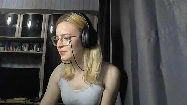 Adelinetre Chat XXX in diretta