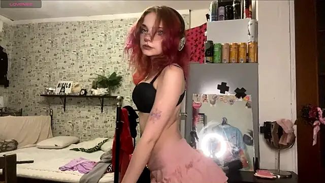 RedKittySquirrel's Live XXX Chat