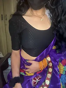 צ'אט XXX בשידור חי של kiaraqueen7