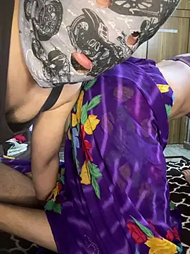 Show modela kiaraqueen7 na web-kameri