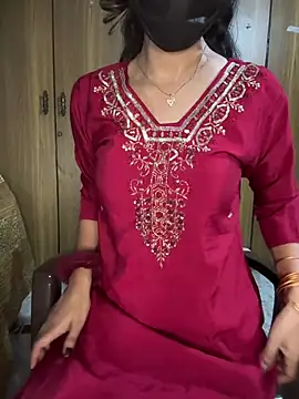 Show modela kiaraqueen7 na web-kameri