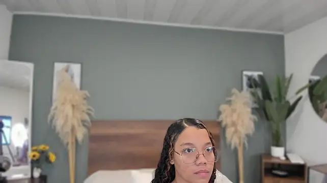 IsabellaReinaa: διαδικτυακό σόου στην κάμερα