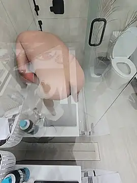 הופעת וובקאם של bigGirth4u