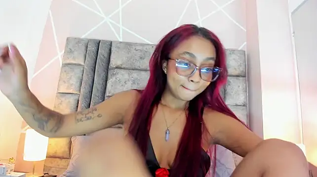 Nahomy-hott's Live XXX Chat