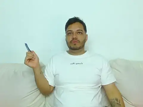 Alejandro-gl: διαδικτυακό σόου στην κάμερα
