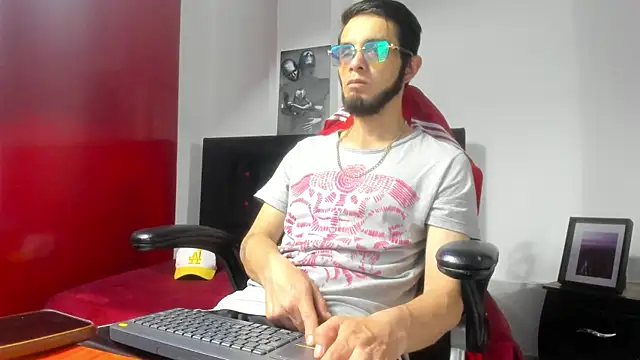 mark_splinter09: διαδικτυακό σόου στην κάμερα