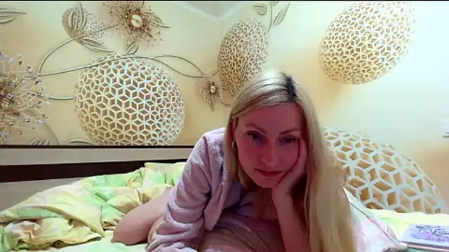 Pokazy przed kamerką – Yourrealgirl