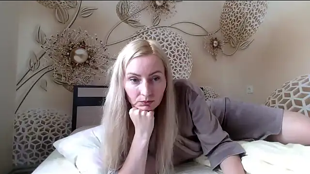 Yourrealgirl 网络视讯表演