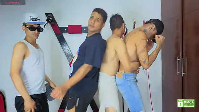 EliteBoysLive: διαδικτυακό σόου στην κάμερα