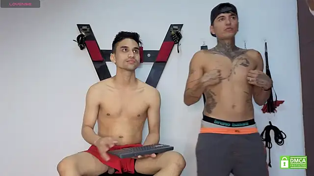 EliteBoysLive: διαδικτυακό σόου στην κάμερα
