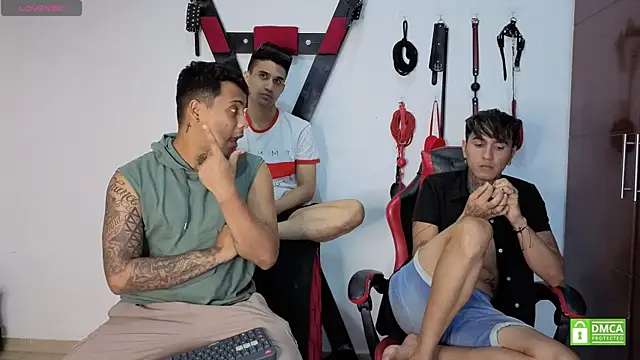 EliteBoysLive: διαδικτυακό σόου στην κάμερα