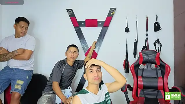 Show modela EliteBoysLive na web-kameri