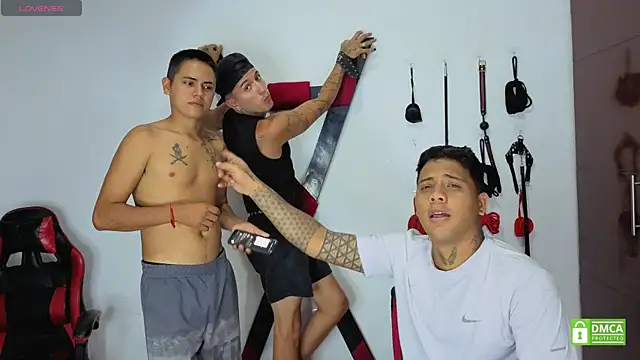 Show modela EliteBoysLive na web-kameri