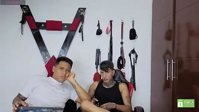 EliteBoysLive: διαδικτυακό σόου στην κάμερα