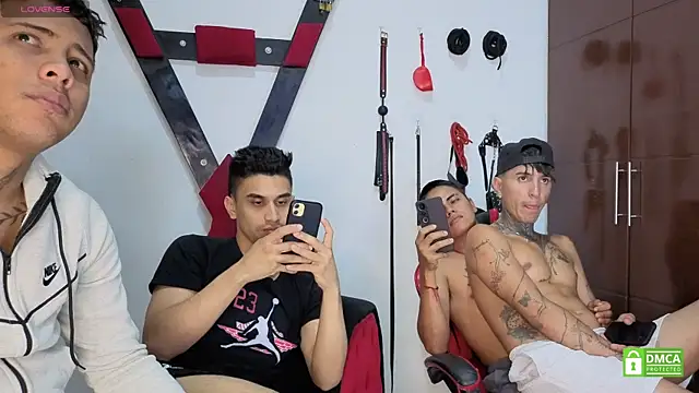 Show modela EliteBoysLive na web-kameri