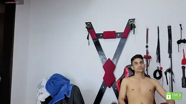 EliteBoysLive: διαδικτυακό σόου στην κάμερα