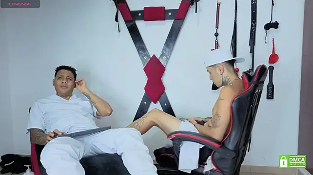 EliteBoysLive: διαδικτυακό σόου στην κάμερα