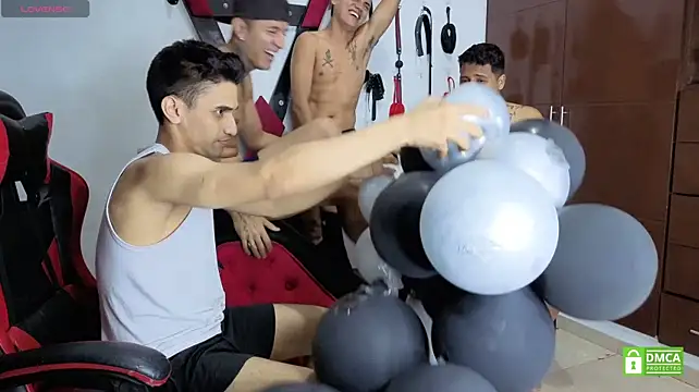 Show modela EliteBoysLive na web-kameri