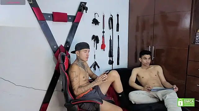 EliteBoysLive: διαδικτυακό σόου στην κάμερα