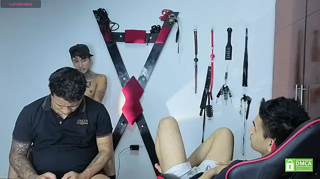 EliteBoysLive Pertunjukan Webcam