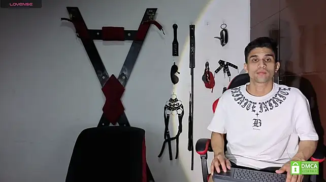 Show modela EliteBoysLive na web-kameri