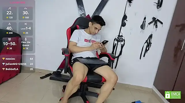 EliteBoysLive: διαδικτυακό σόου στην κάμερα