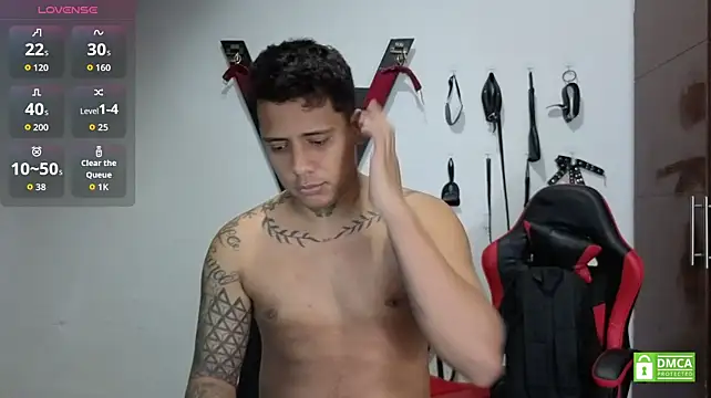 EliteBoysLive: διαδικτυακό σόου στην κάμερα