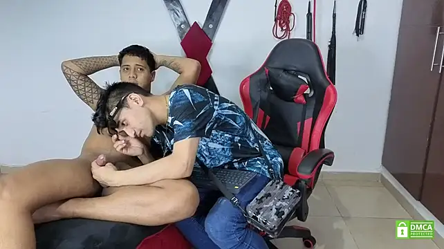 EliteBoysLive Pertunjukan Webcam