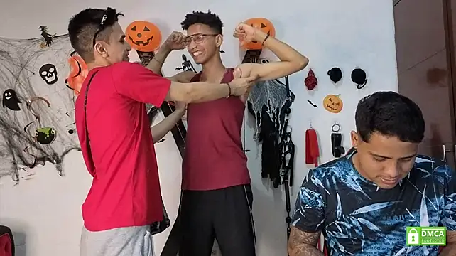 EliteBoysLive: διαδικτυακό σόου στην κάμερα