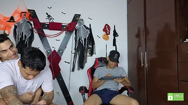 EliteBoysLive: διαδικτυακό σόου στην κάμερα