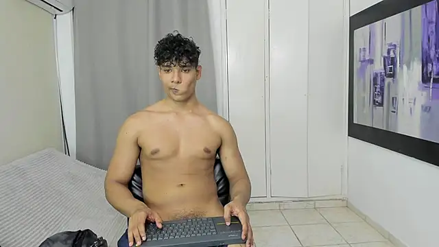 Show modela Logan_jake na web-kameri