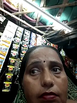 Cut_seema624 Show in webcam