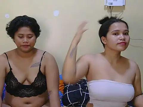 XXX chat uživo modela TwinityX