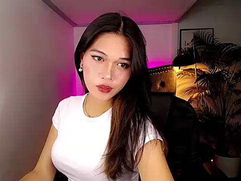 Enchantres_mikay Show Webcam