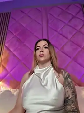 Show modela IveySin na web-kameri