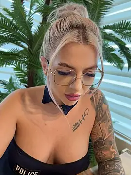 XXX chat uživo modela IveySin