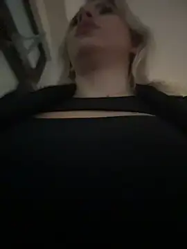 Show modela IveySin na web-kameri