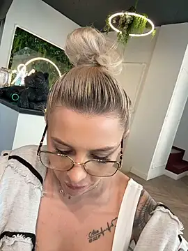 IveySin webcam show