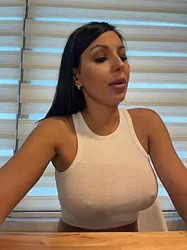 Show modela ReynaMorel na web-kameri